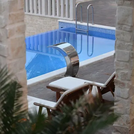 Villa Cama *