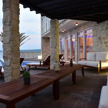 Villa Cama *