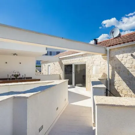 Villa Cama *