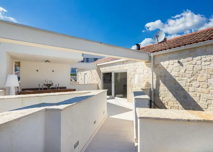 Villa Cama *