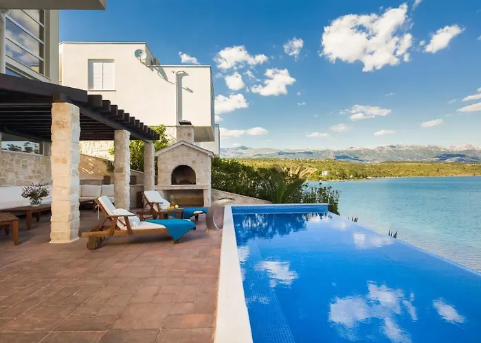 Villa Cama
